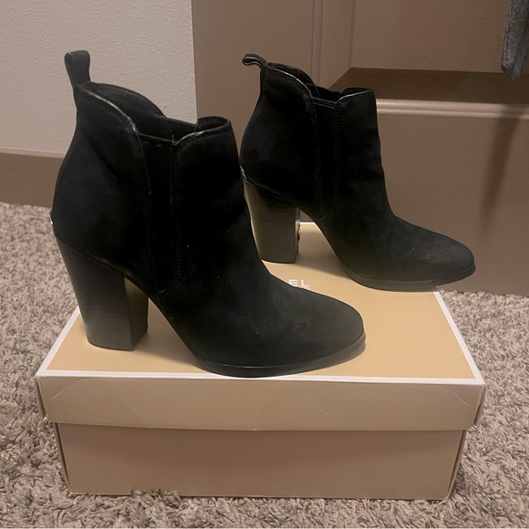 MICHAEL KORS BLACK BOOTIES SIZE 5 - Picture 1 of 3